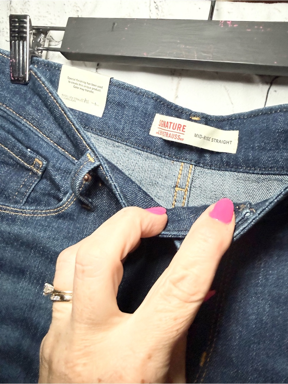 NWT. Women's Dark Blue Stretch Straight Jeans. Size 30 - Picture 4 of 5